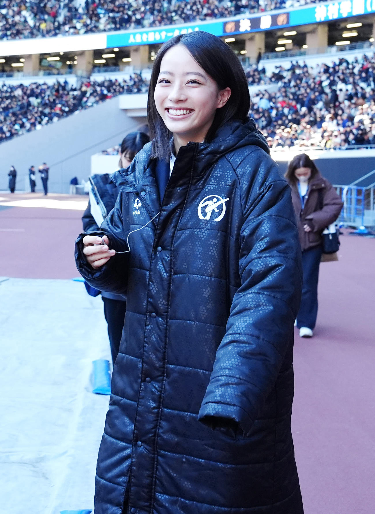 神村学園対鹿島学園　試合前、笑顔を見せる応援マネジャーの池端杏慈（撮影・江口和貴）