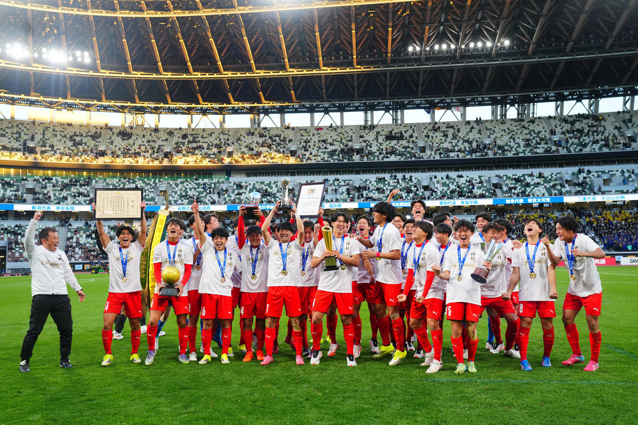 神村学園対鹿島学園　初優勝に歓喜の神村学園の選手たち（撮影・垰建太）
