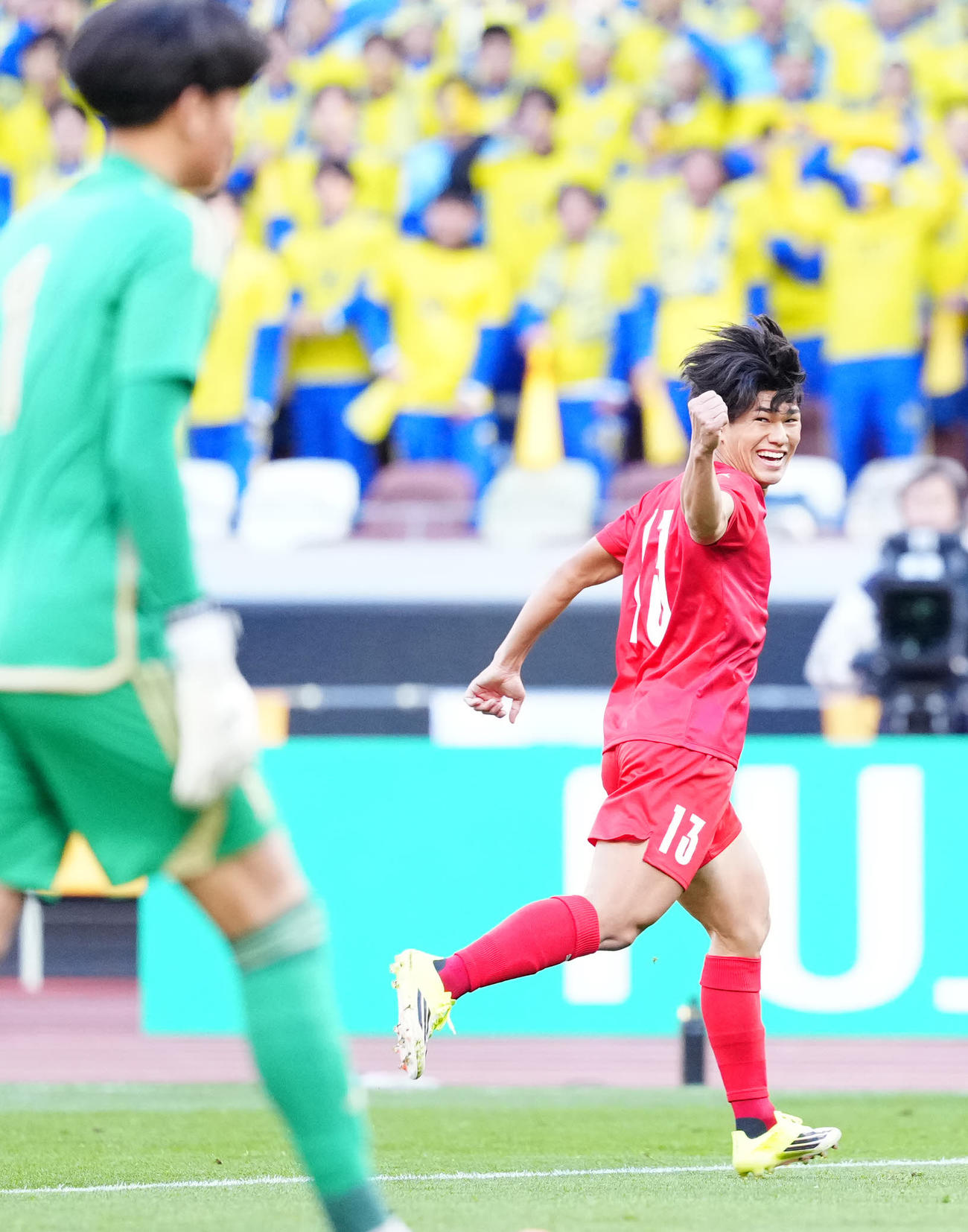 神村学園対鹿島学園　前半、先制ゴールを決めガッツポーズを見せる神村学園・日高（撮影・江口和貴）