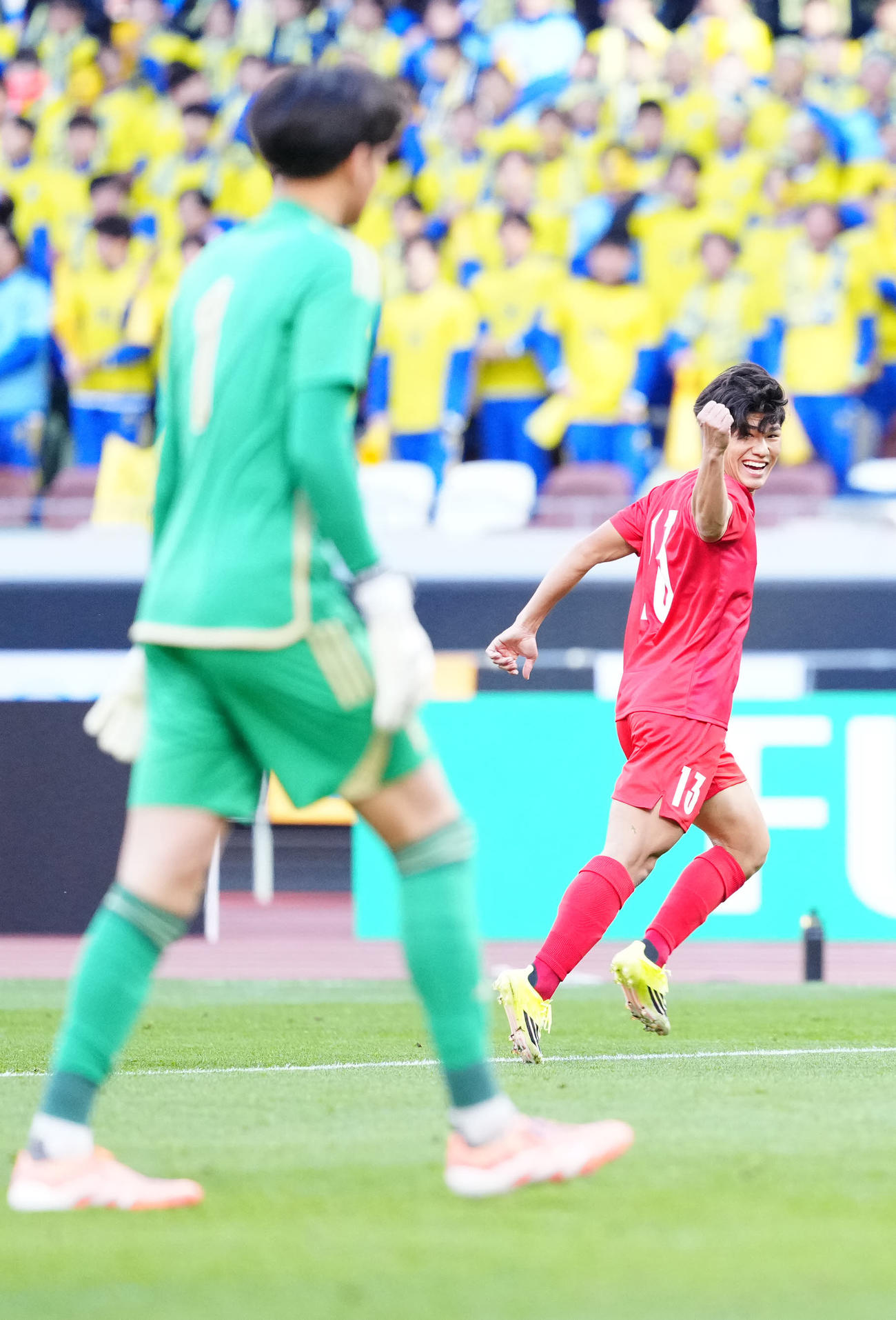 神村学園対鹿島学園　前半、先制ゴールを決めガッツポーズを見せる神村学園・日高（撮影・江口和貴）