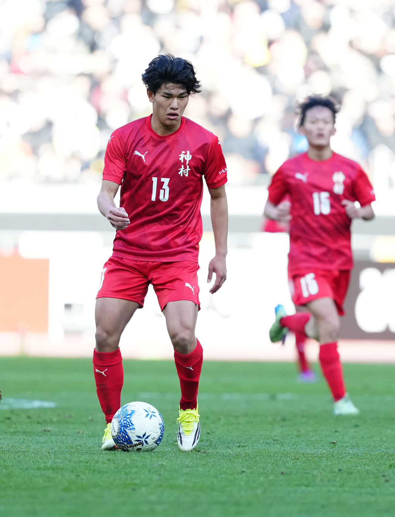 神村学園対鹿島学園　前半、ボールをキープする神村学園・日高（撮影・江口和貴）