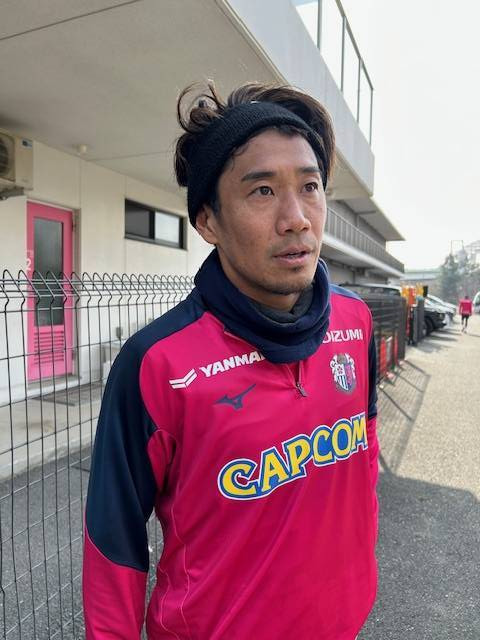 取材に応じるC大阪香川