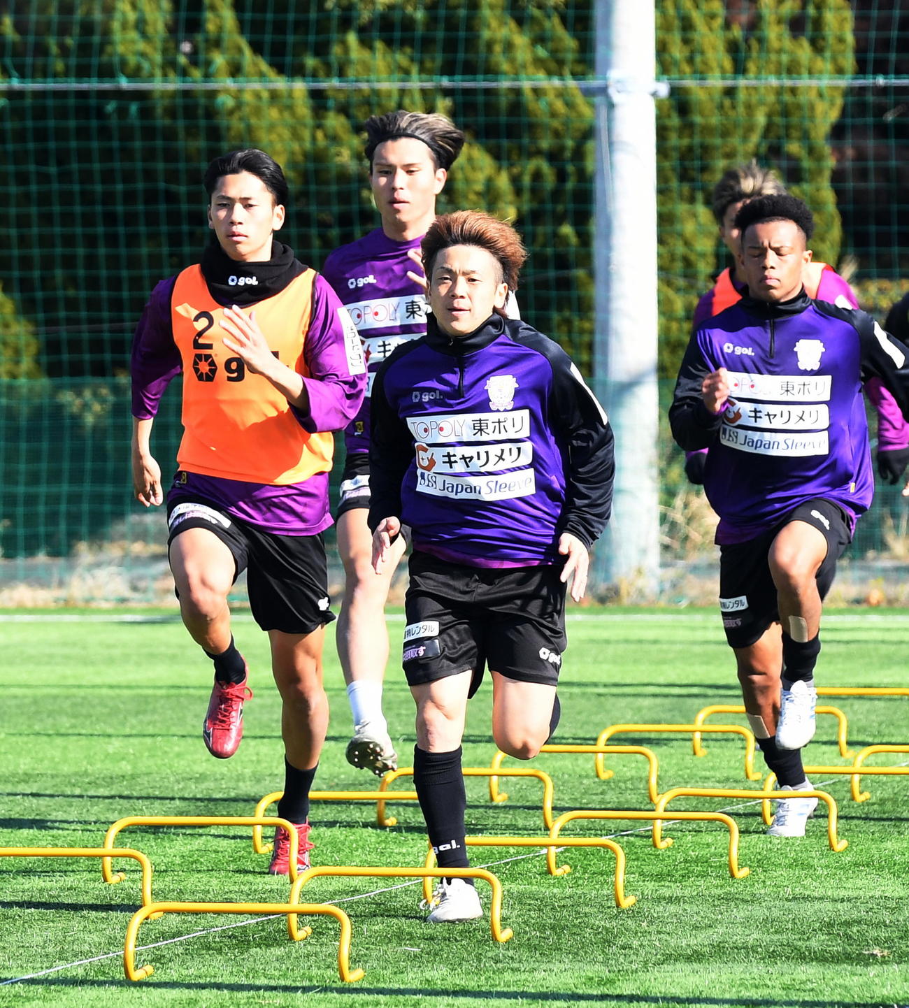 スプリントトレーニングに励む藤枝梶川（手前）