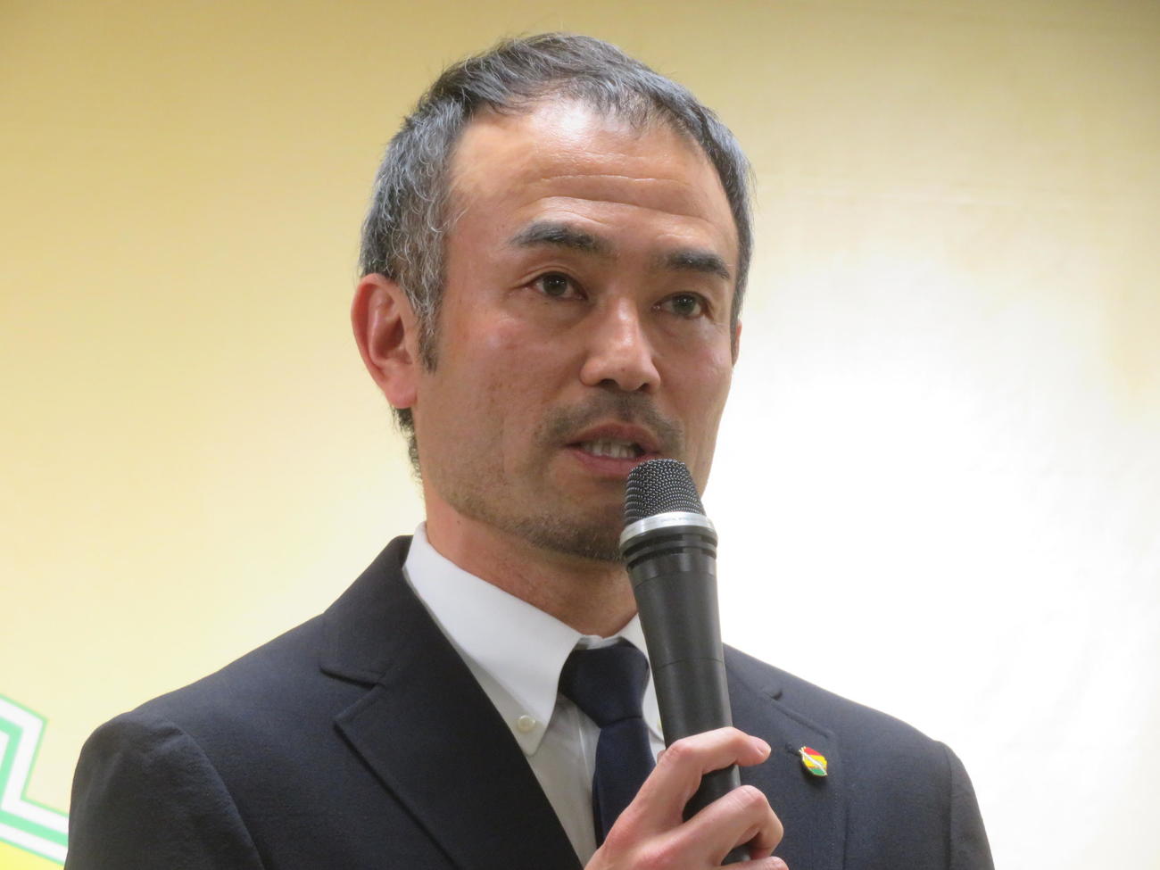 ジェフユナイテッド市原・千葉の新体制発表会に出席した小林慶行監督（撮影・佐藤成）
