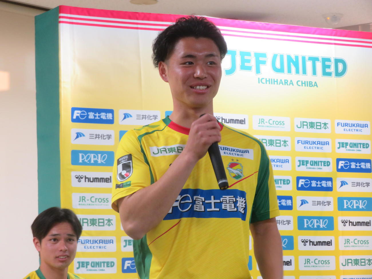 ジェフユナイテッド市原・千葉の新体制発表会に出席したFW松村拓実（撮影・佐藤成）