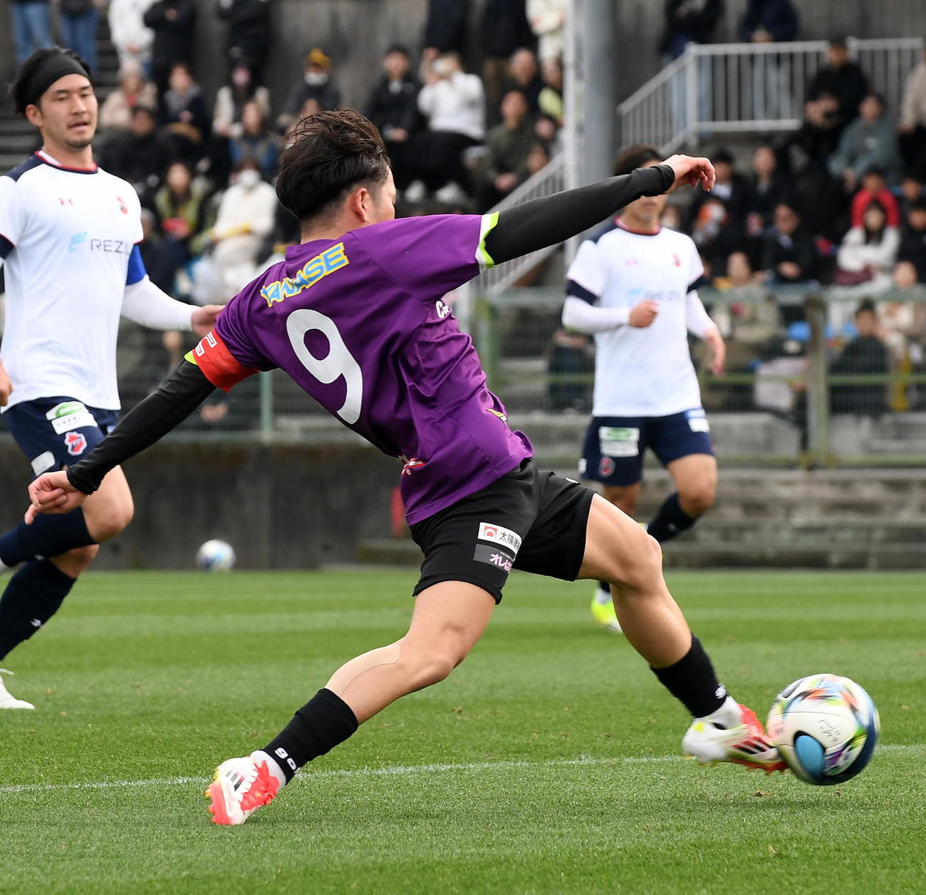 2本目の15分、左足でネットを揺らす藤枝矢村