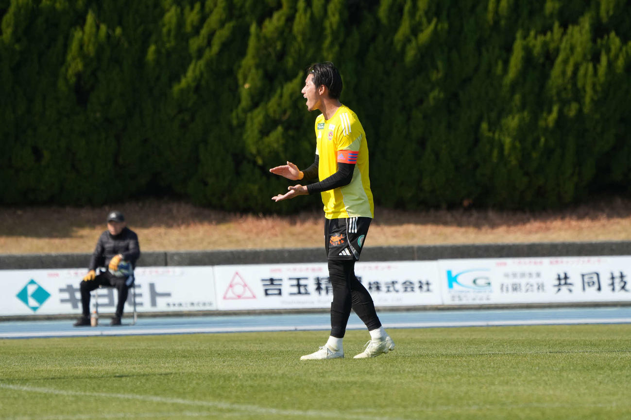 練習中、イレブンを鼓舞するJ2仙台・菅田主将（C）VEGALTA SENDAI