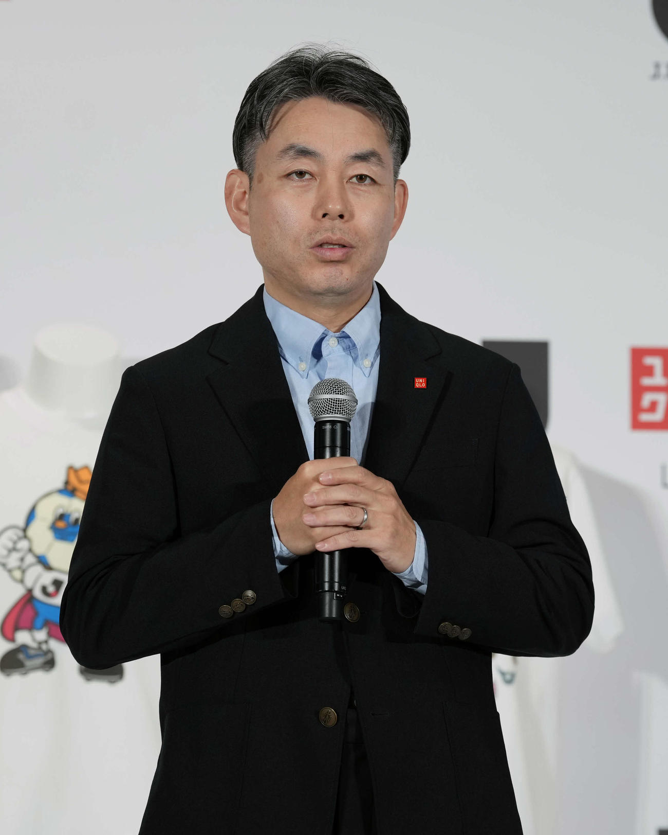 「Jリーグ×ユニクロパートナーシップ締結に関する共同記者会見」に登場するファーストリテイリングの柳井康治取締役（撮影・小島史椰）