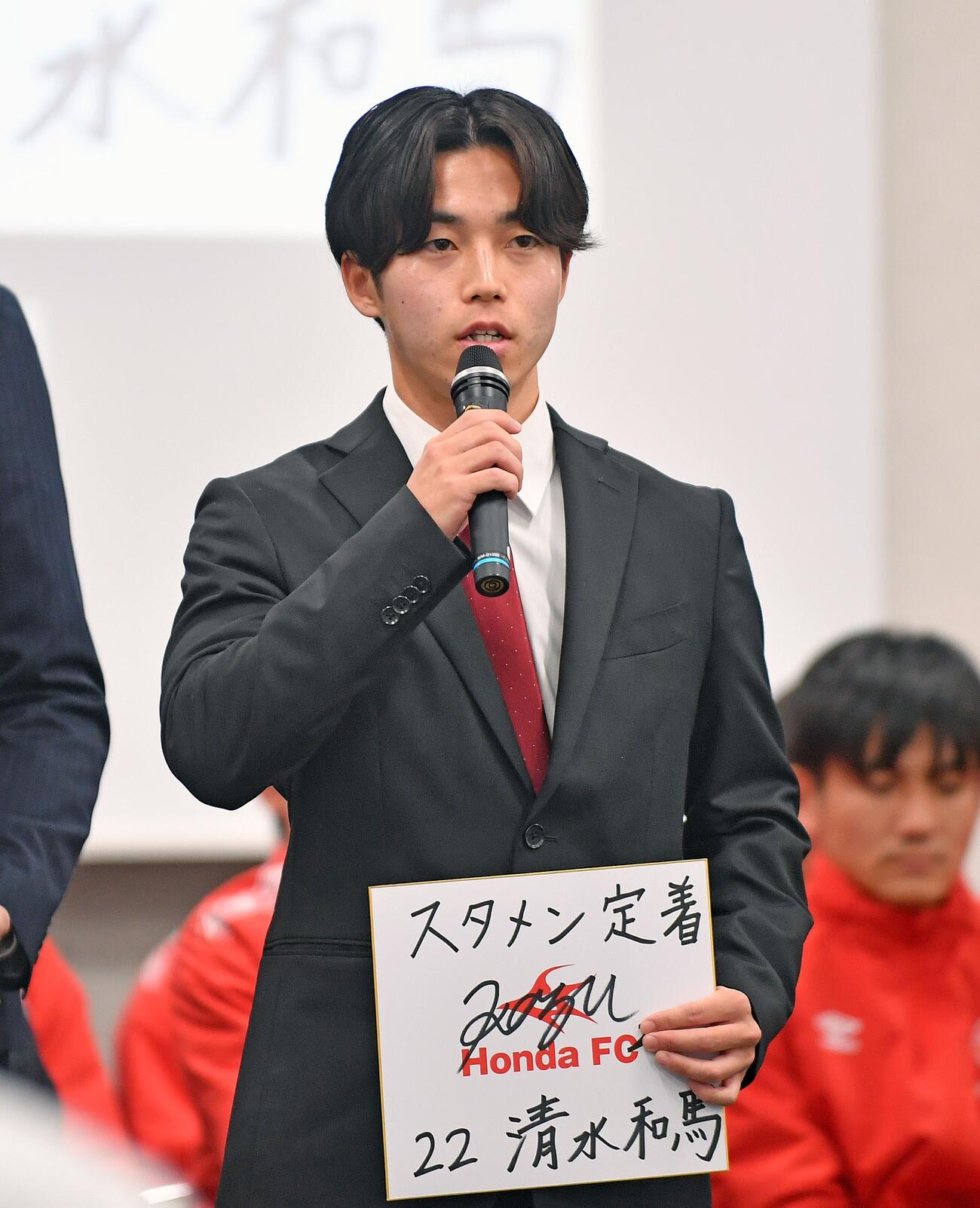 新体制発表会見で今季の抱負を語るホンダFC・清水