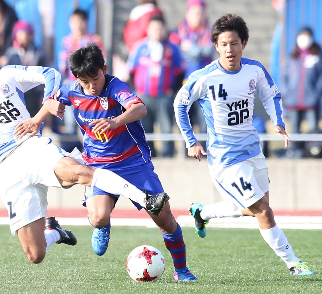 2017年、東京U－23久保建英（左）と富山MF佐々木陽次