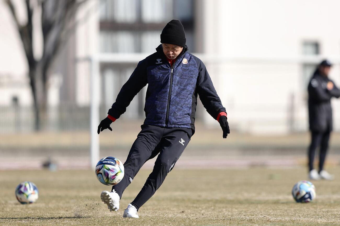 J3福島の成田キャンプで汗を流すカズ（撮影・河田真司）