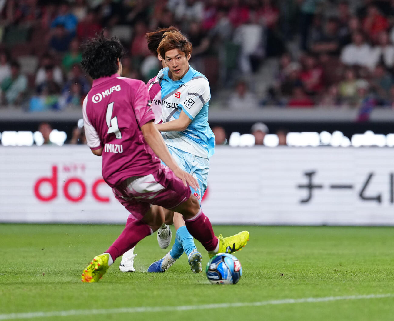JリーグオールスターDAZNカップ　決勝　J2・J3EAST－A対J2・J3WEST－B　先制ゴールを決めるJ2・J3EAST－A土居聖真（右）（撮影・鈴木みどり）