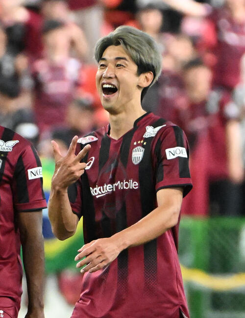 町田-浦和 前半、町田に先制ゴールを許す浦和・GK西川(中央)=MUFG国立(共同)