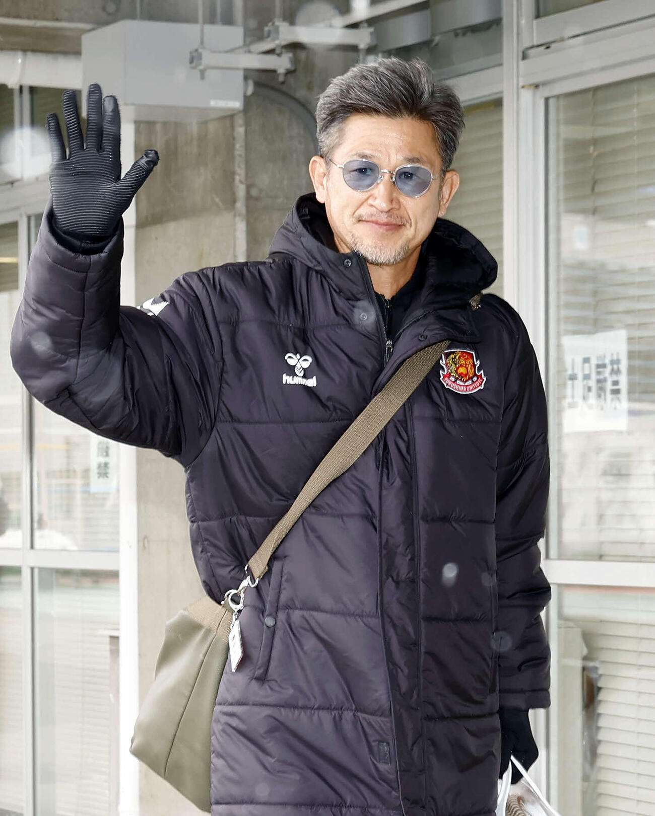 甲府対福島　JITリサイクルインクスタジアムに到着した福島カズ（撮影・山本朝陽）