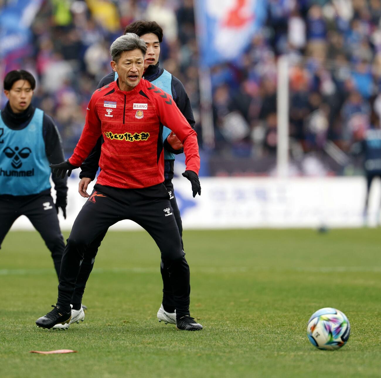 甲府対福島　試合前のウォーミングアップを行う福島カズ（撮影・山本朝陽）