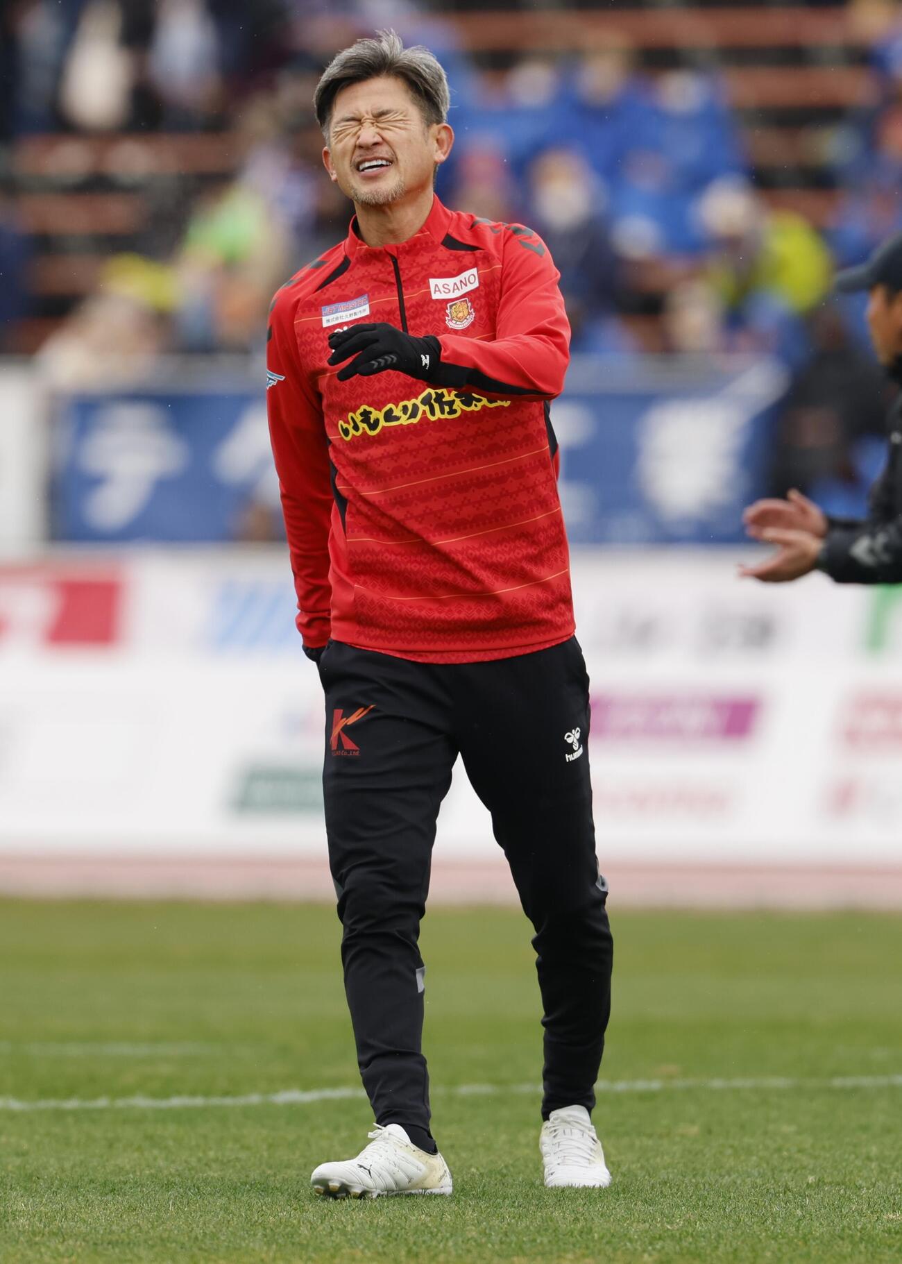 甲府対福島　試合前のウォーミングアップに登場した福島カズ（撮影・山本朝陽）