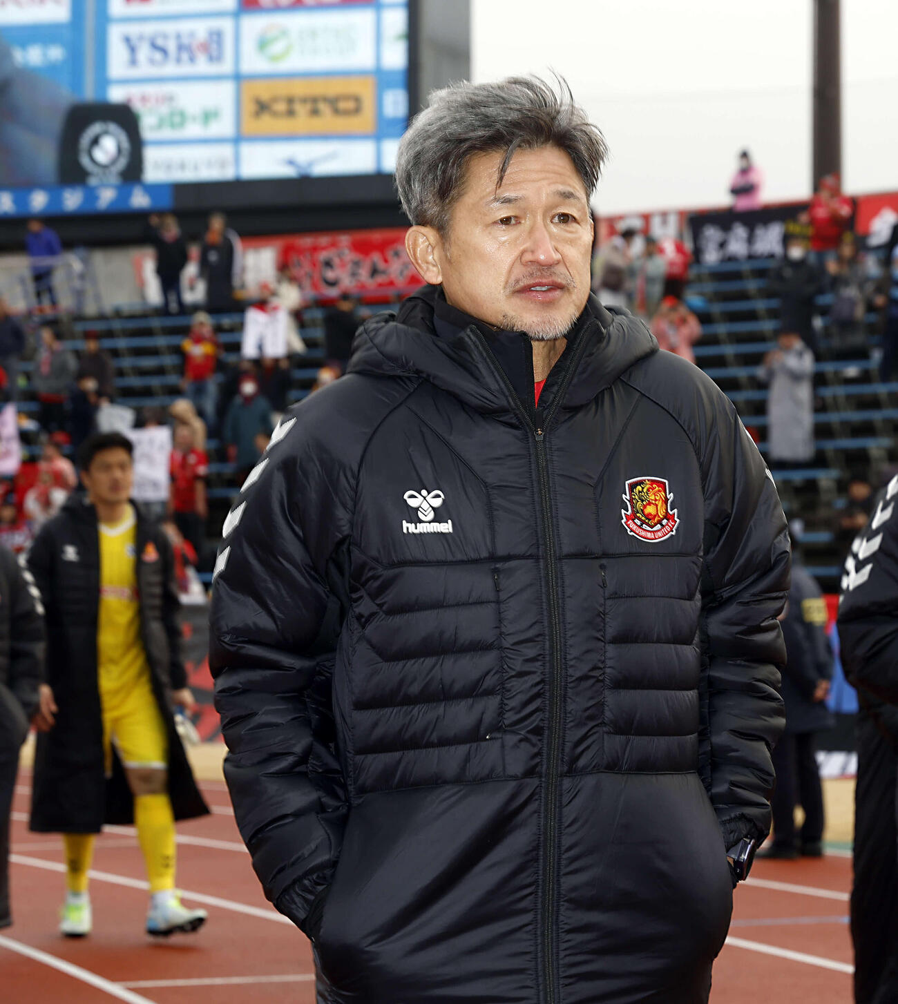 甲府対福島　試合後、サポーターへあいさつを行った福島カズ（撮影・山本朝陽）