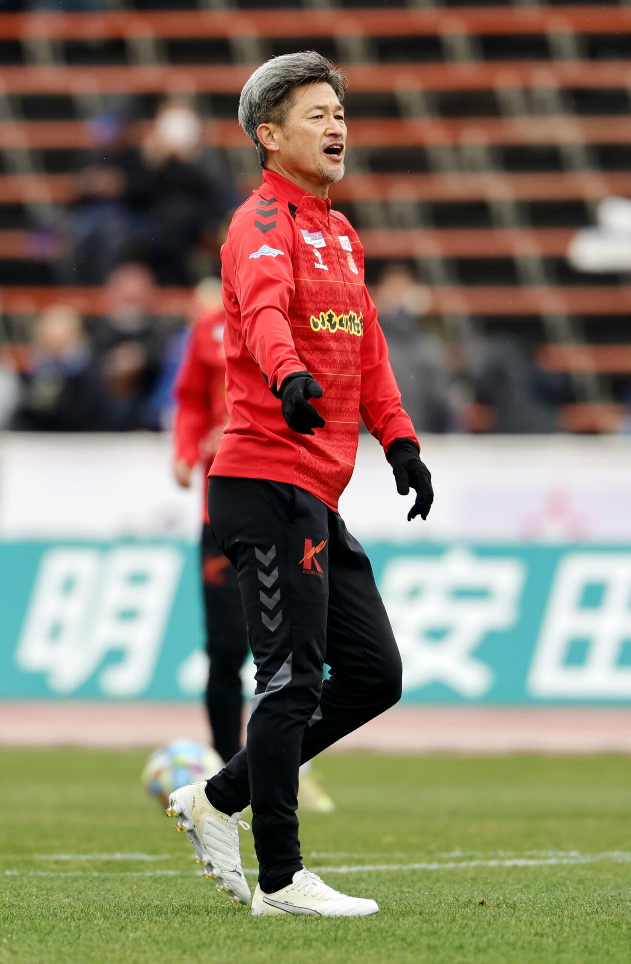 甲府対福島　試合前のウォーミングアップを行う福島カズ（撮影・山本朝陽）