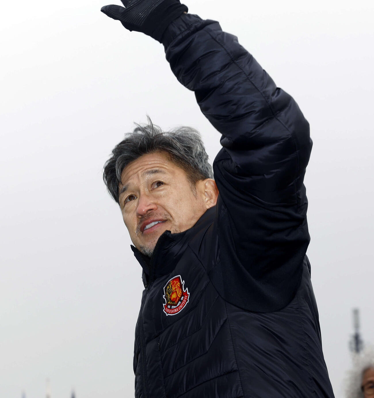 甲府対福島　試合後、サポーターの声援に応える福島カズ（撮影・山本朝陽）