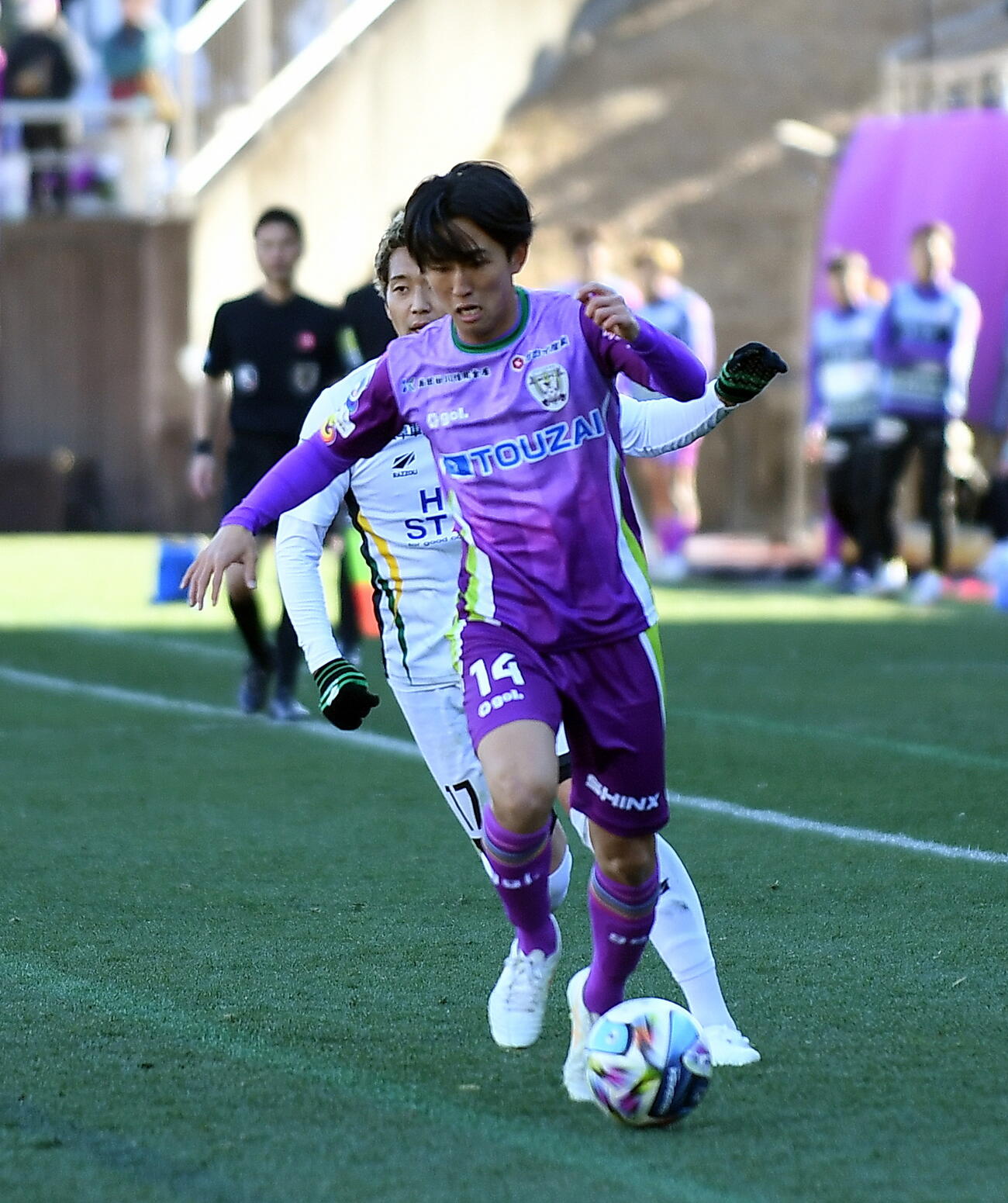 後半、ドリブルで仕掛ける藤枝三木