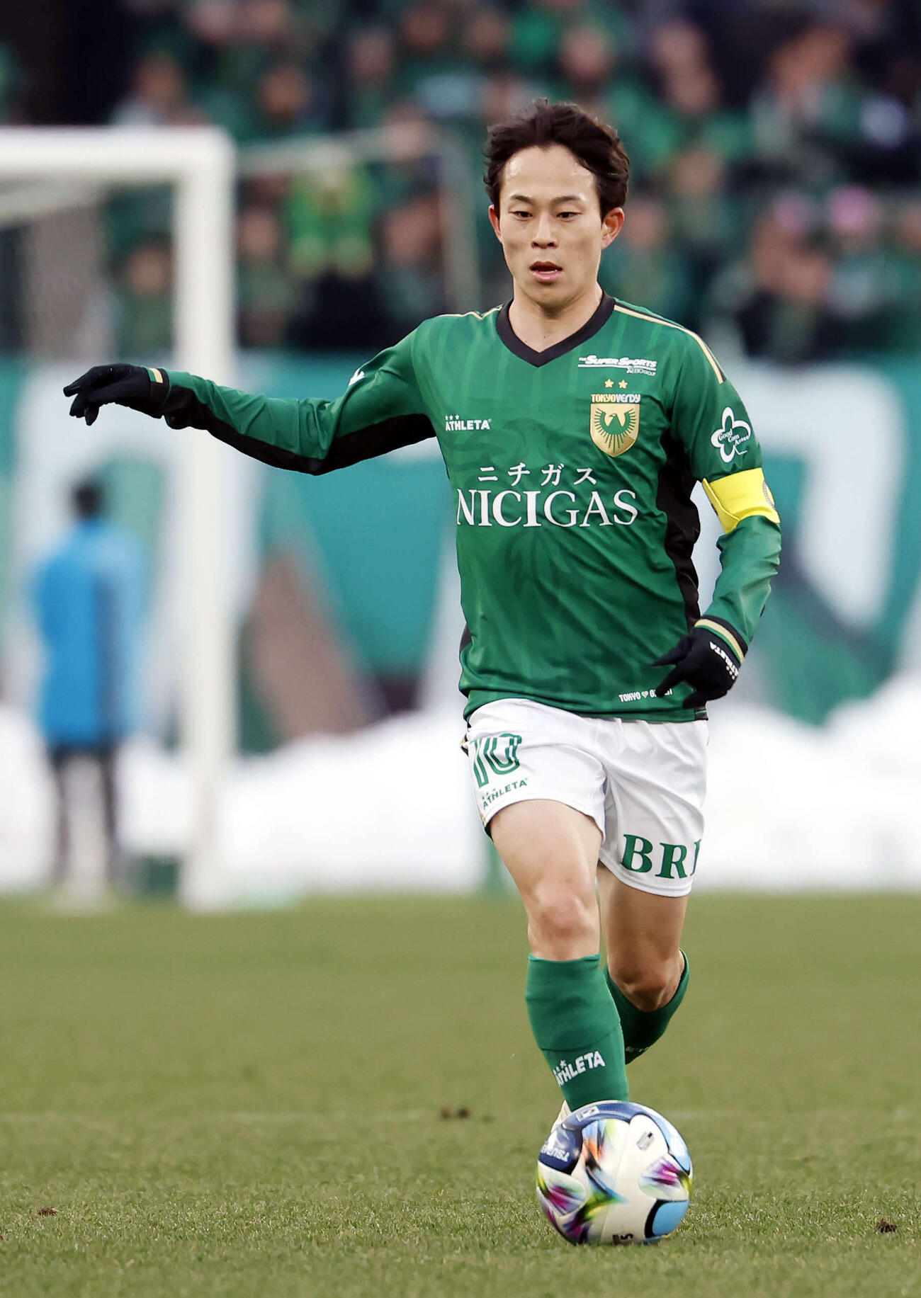 東京V対水戸　前半、ドリブルで攻め込む東京V森田（撮影・山本朝陽）