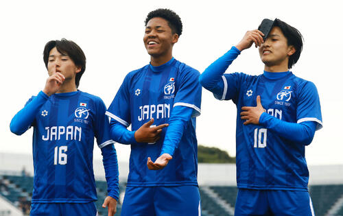 日本高校選抜の宮本周征がPK先制、臼井蒼悟が右足ボレーで追加点 U