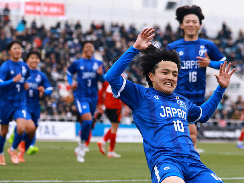 日本高校選抜の宮本周征がPK先制、臼井蒼悟が右足ボレーで追加点 U
