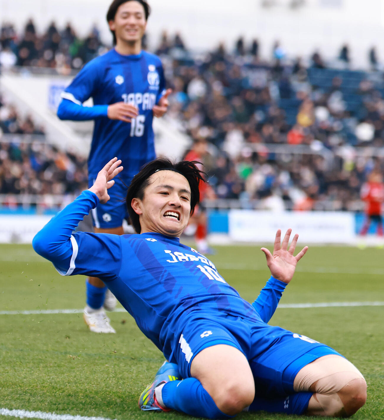 U－18Jリーグ選抜対日本高校サッカー選抜　前半、先制ゴールを決め喜ぶ日本高校サッカー選抜の帝京・宮本（撮影・野上伸悟）