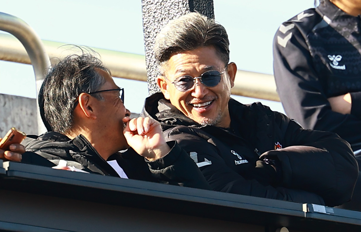 いわき対福島　後半、樋口のゴールを喜ぶ福島カズ（撮影・野上伸悟）