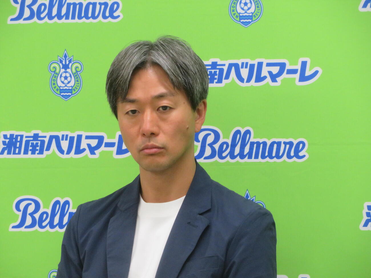 株式会社湘南ベルマーレの株式譲渡に関する記者会見に出席した湘南の大多和亮介社長（撮影・佐藤成）