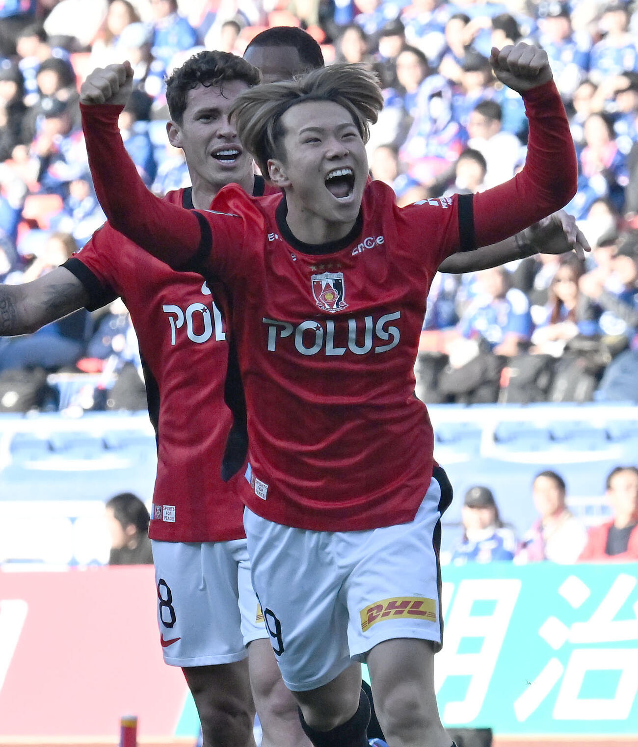 横浜M対浦和　後半、チーム2点目のゴールを決め、喜ぶ浦和早川（手前）（撮影・千葉一成）
