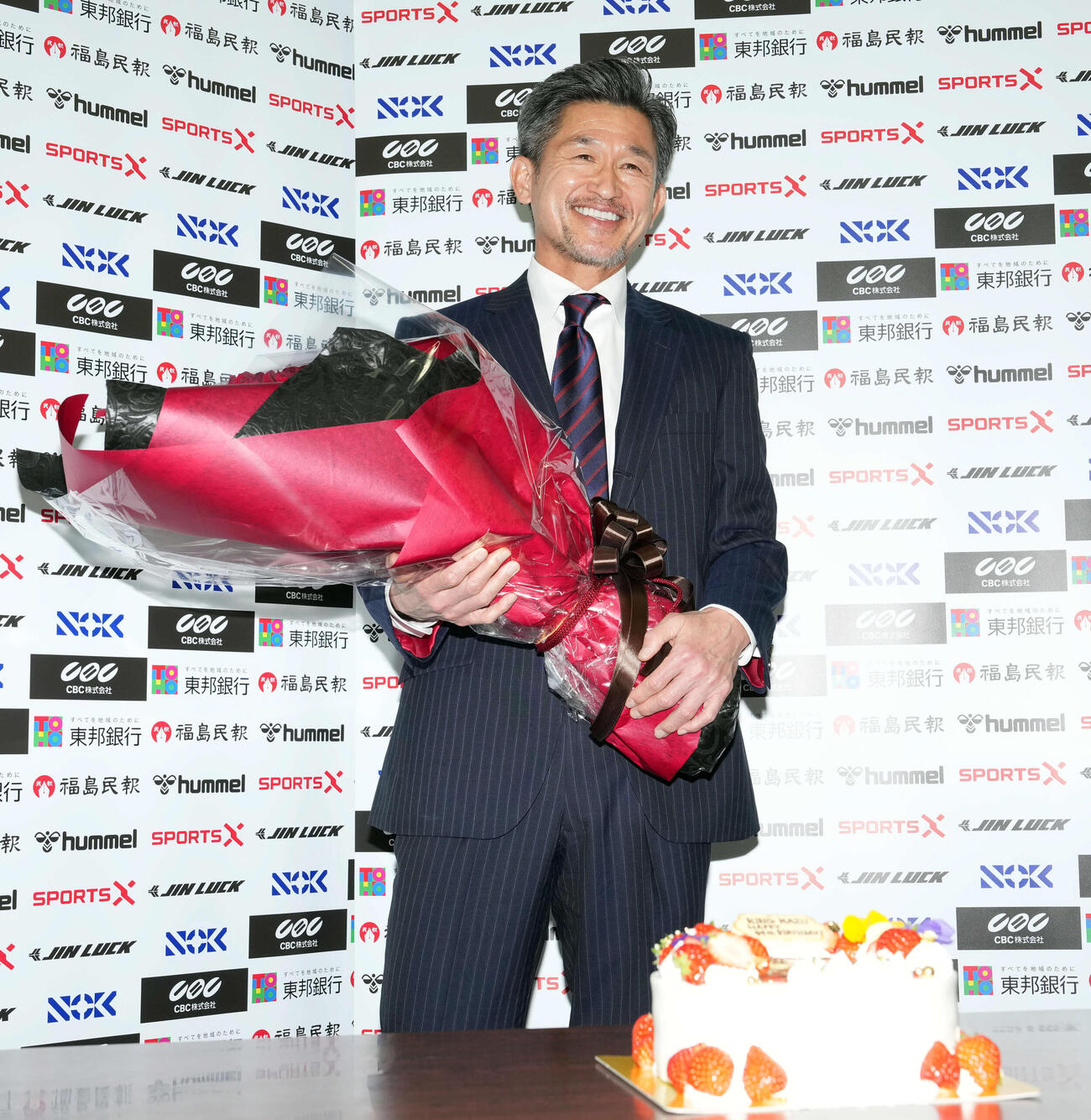 59歳を迎え笑顔を見せる福島カズ（撮影・たえ見朱実）