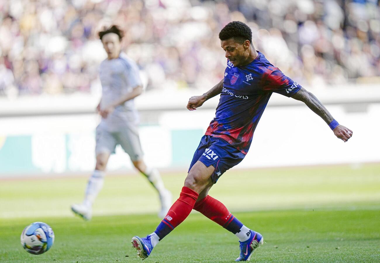 FC東京―横浜M　後半、チーム3点目のゴールを決めるFC東京・マルセロヒアン＝MUFG国立（共同）
