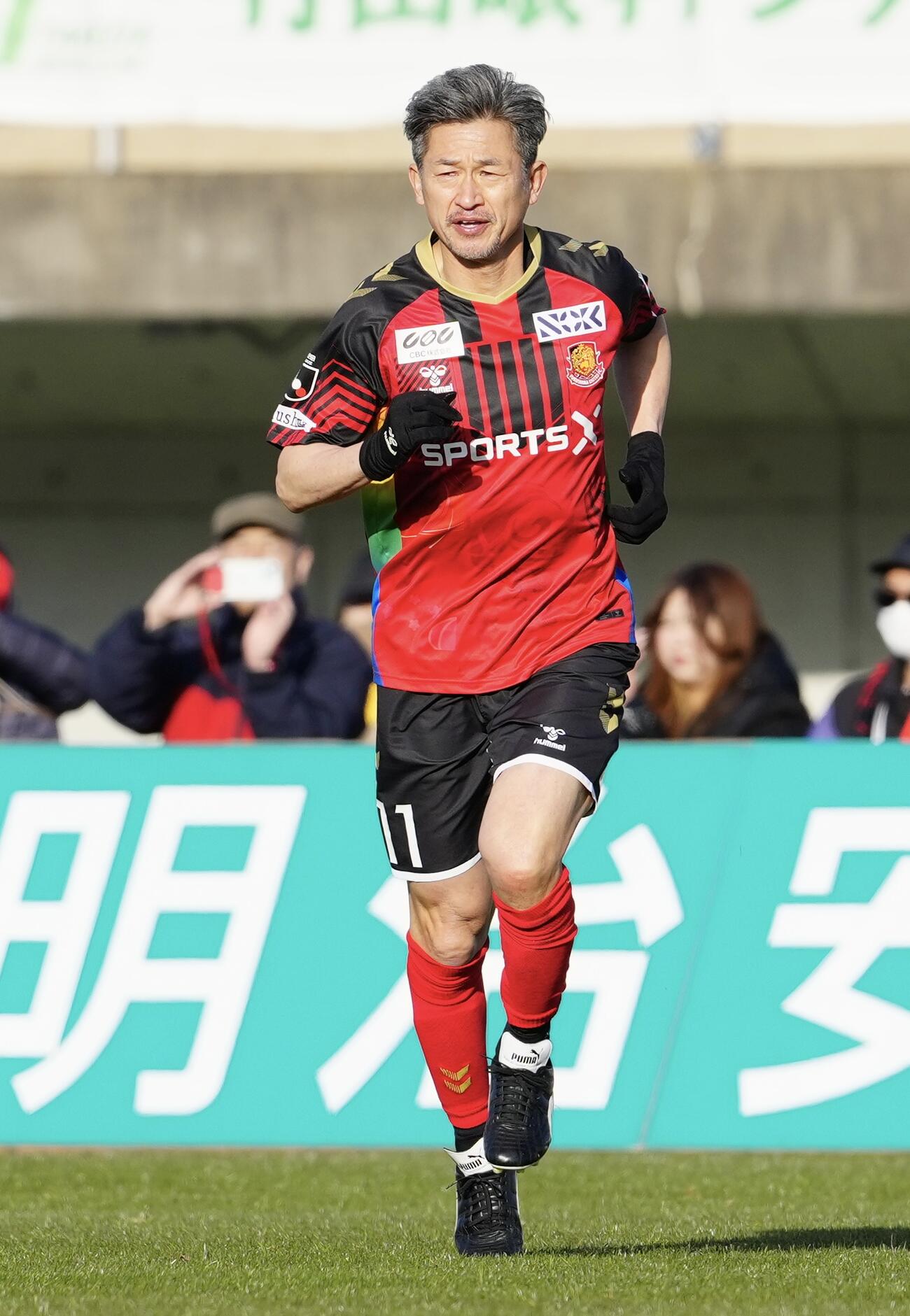 福島対長野　後半追加タイム、途中出場した福島カズ（撮影・江口和貴）