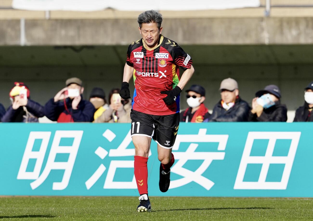 福島対長野　後半追加タイム、途中出場した福島カズ（撮影・江口和貴）