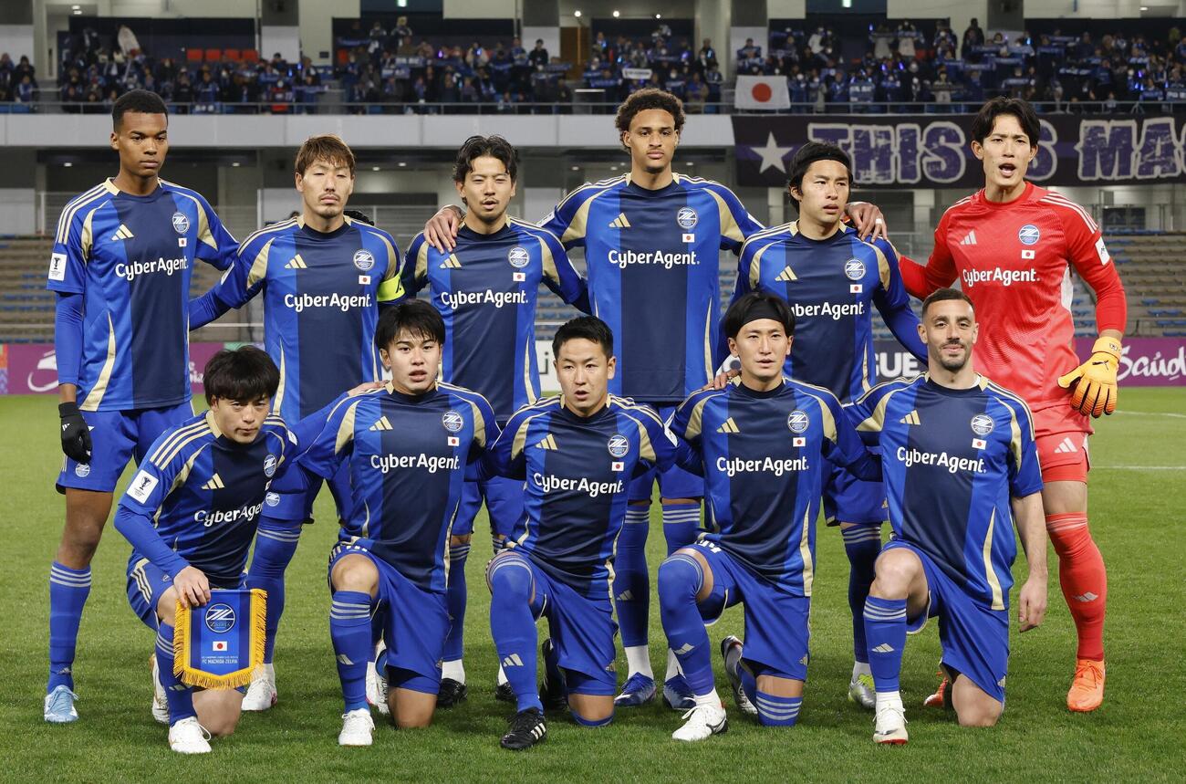 江原戦に臨む町田イレブン（共同）