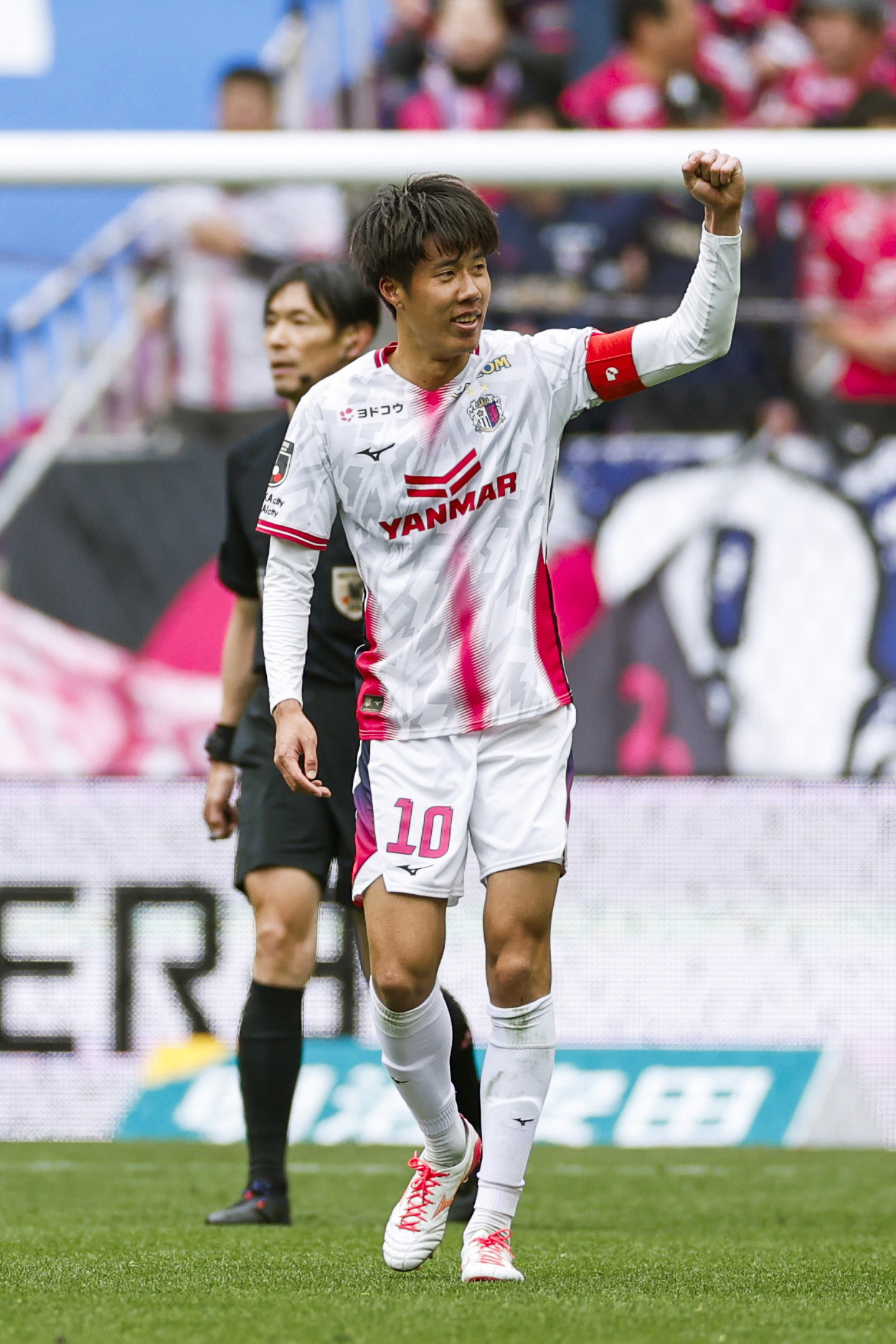 京都―C大阪　試合終了間際、決勝ゴールを決め、ガッツポーズするC大阪・田中駿＝サンガS（共同）