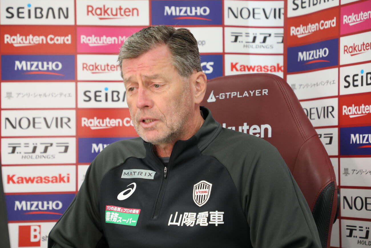 C大阪戦に向けたオンライン取材に応じる神戸のスキッベ監督（C）VISSEL KOBE