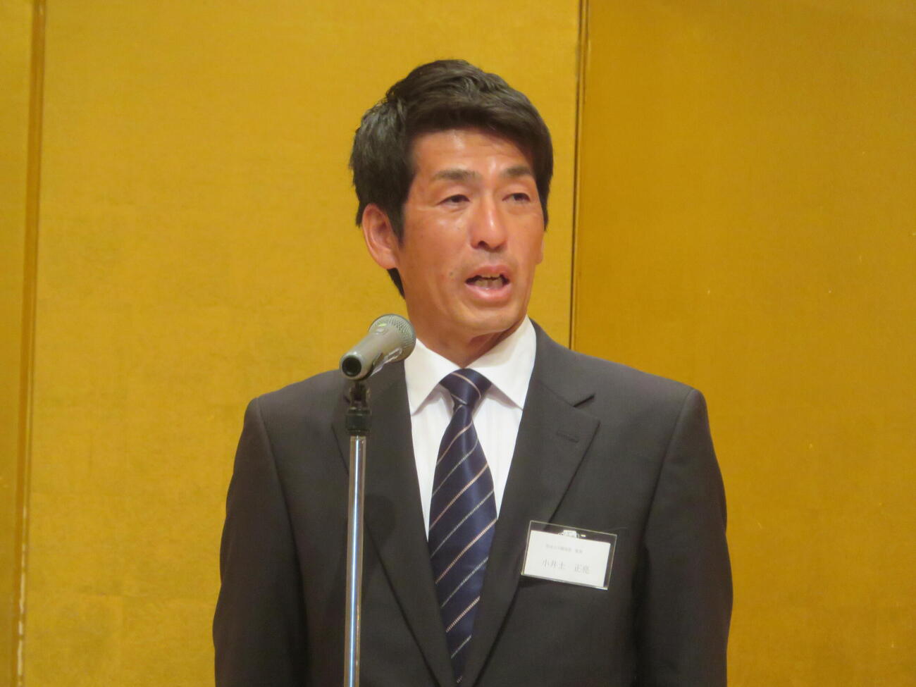 筑波大学蹴球部の第74回全日本大学サッカー選手権大会祝勝会兼創部130周年記念パーティーに出席した同部の小井土正亮監督（撮影・佐藤成）