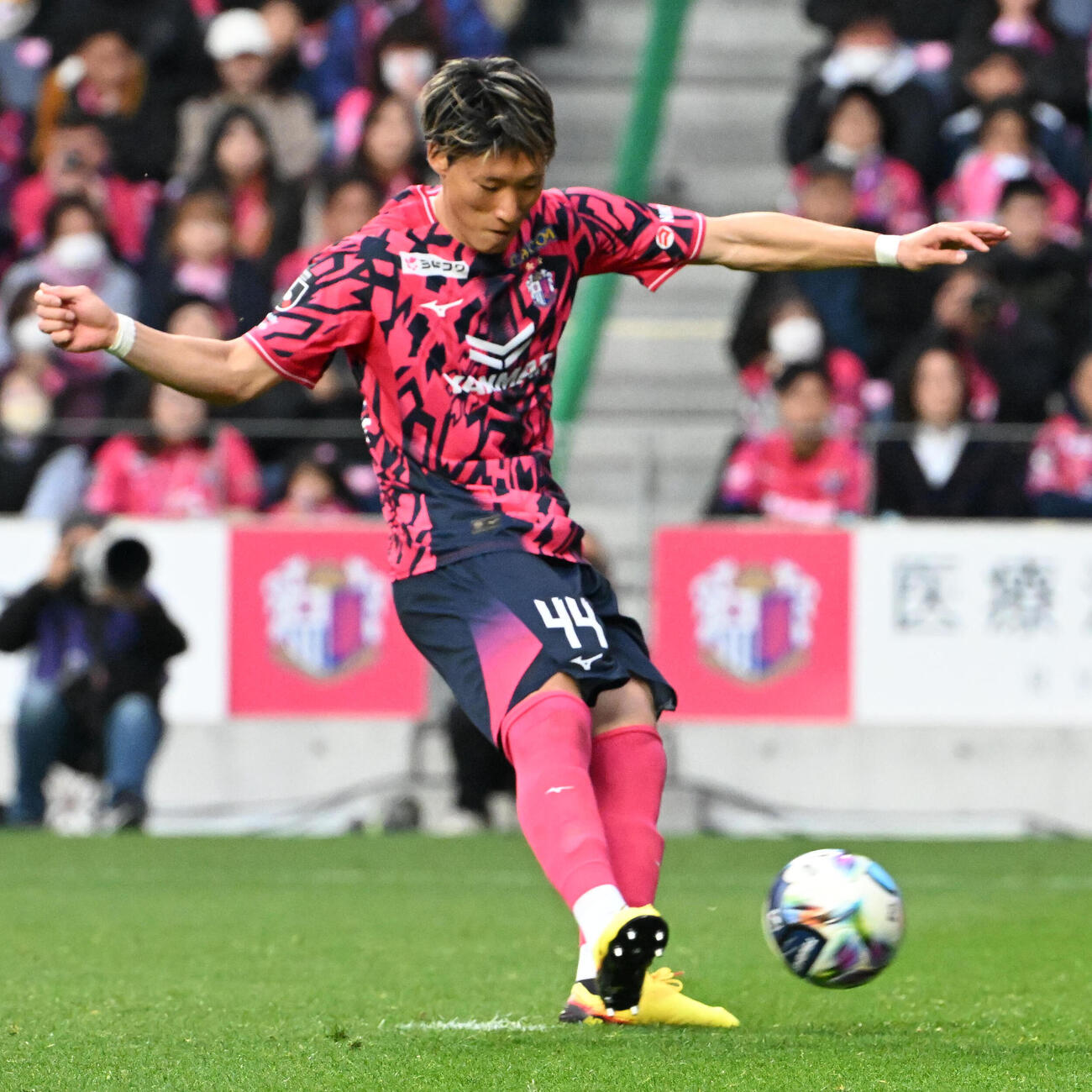 C大阪対神戸　PK戦でゴールを決めるC大阪の畠中槙之輔（撮影・石井愛子）
