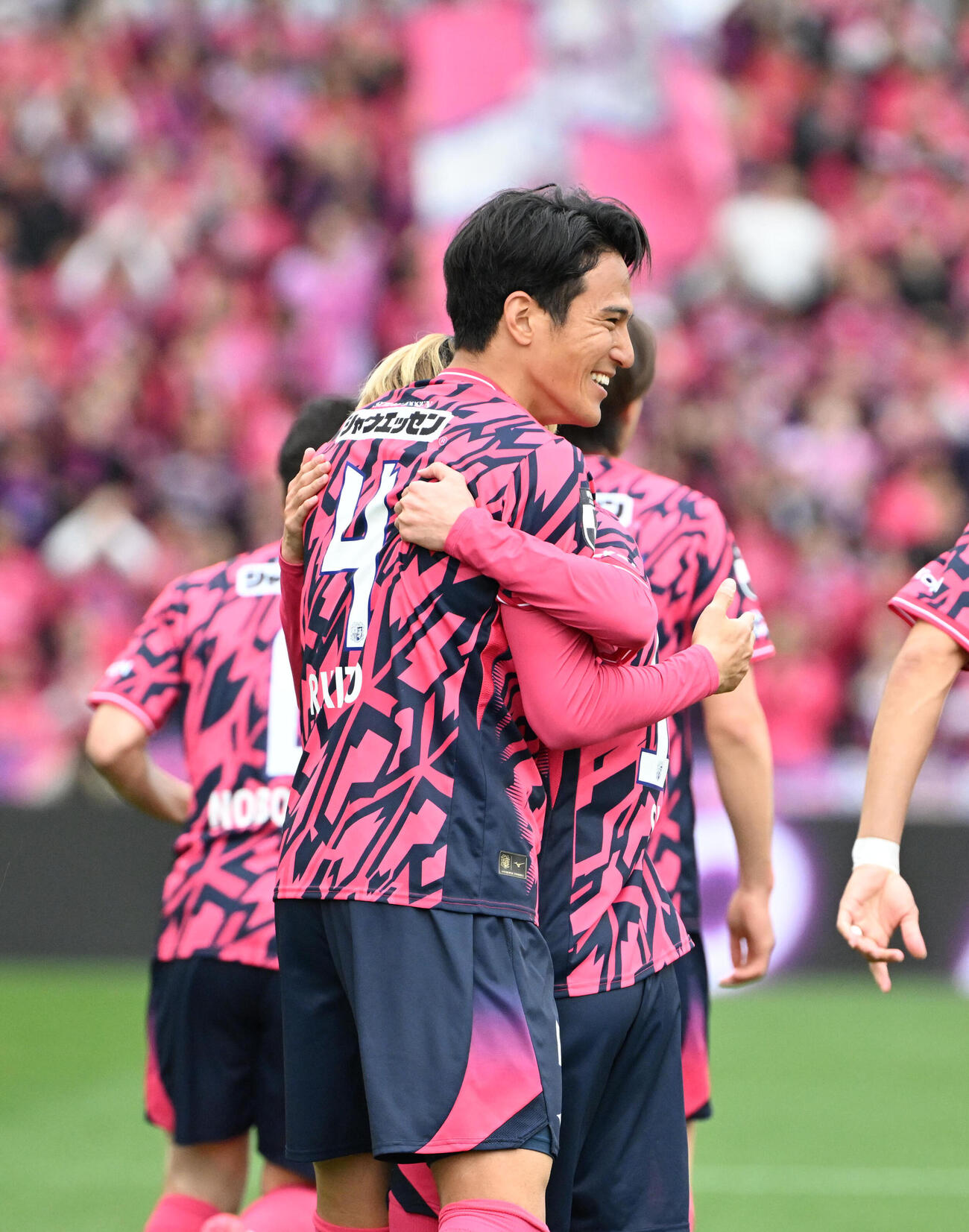 C大阪対神戸　前半、ゴールを決め笑顔を見せるC大阪井上（撮影・石井愛子）
