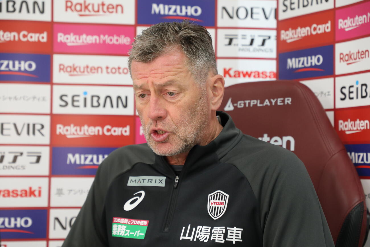 広島戦に向けたオンライン取材に応じる神戸のスキッベ監督（C）VISSEL KOBE