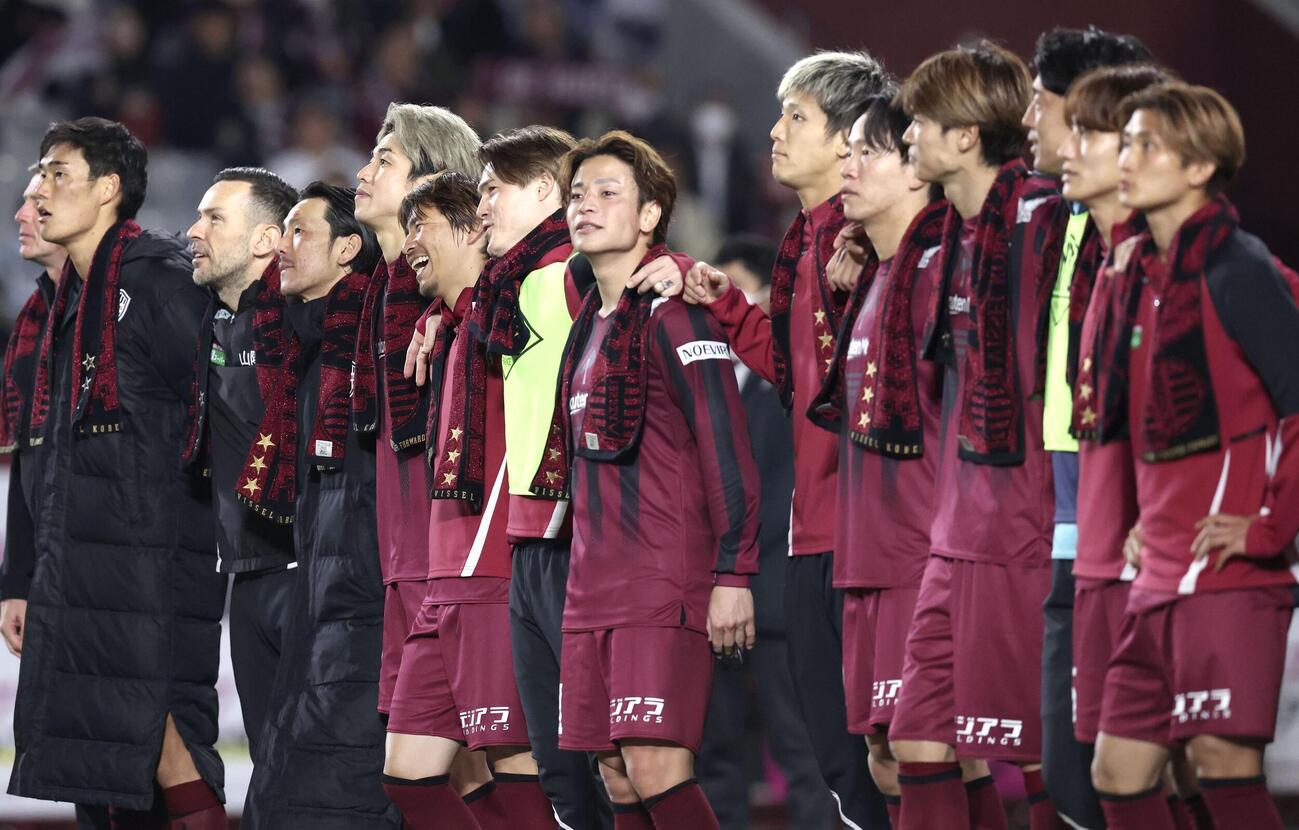 広島に勝利した神戸イレブン＝ノエスタ（共同）