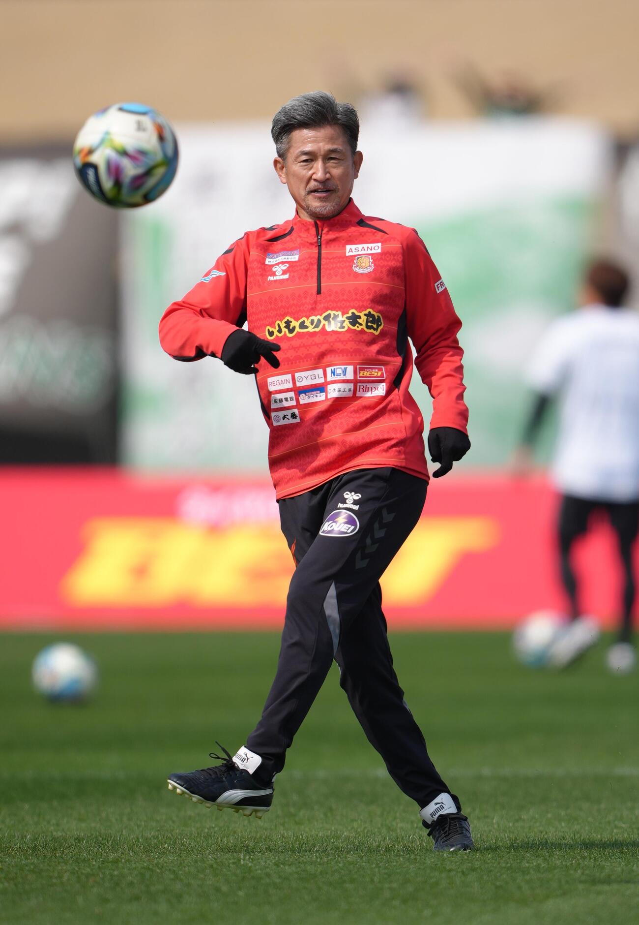 福島対松本　試合前練習に臨む福島カズ（撮影・足立雅史）