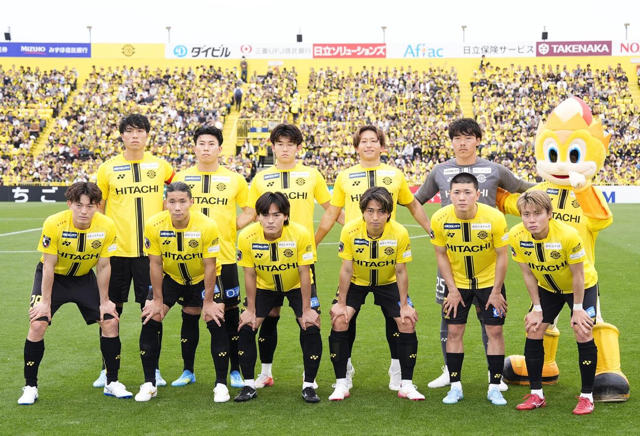 横浜M戦に臨む柏イレブン（共同）