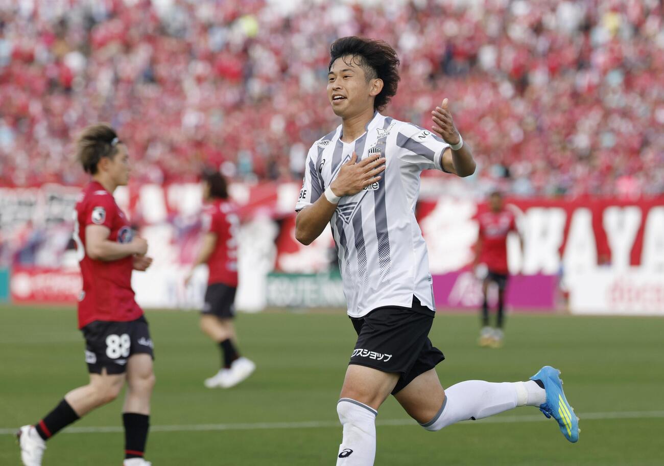 岡山対神戸　後半、チーム4点目のゴールを決め、駆け出す神戸郷家（共同）