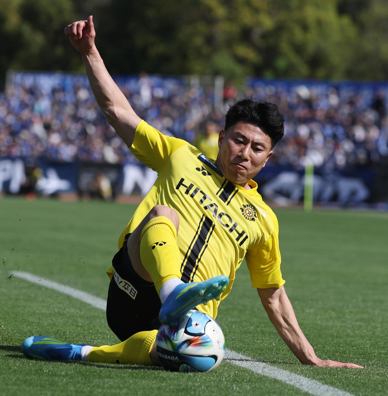 町田対柏　前半、ボールを追う柏細谷（撮影・野上伸悟）