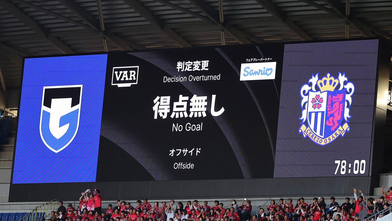 G大阪対C大阪　後半、G大阪安部のシュートはVARでノーゴールとなる（撮影・上田博志）