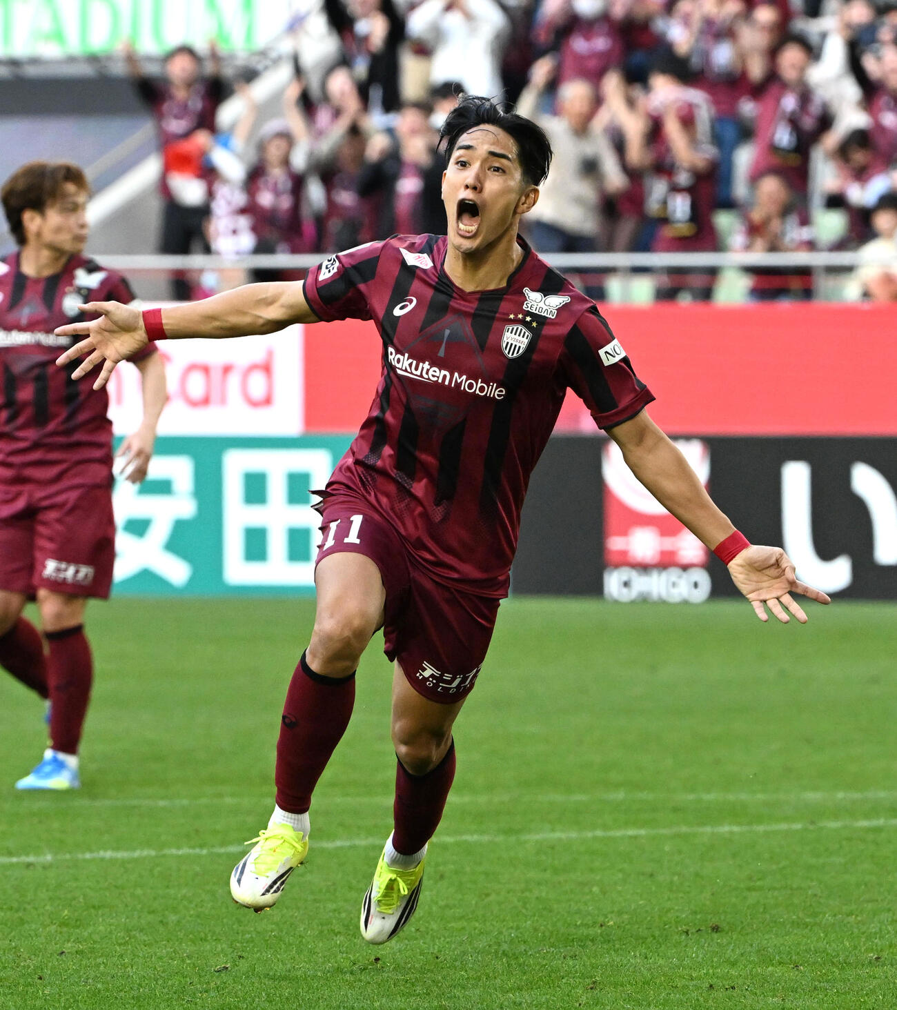神戸対名古屋　後半、ゴールを決める神戸の武藤（撮影・石井愛子）