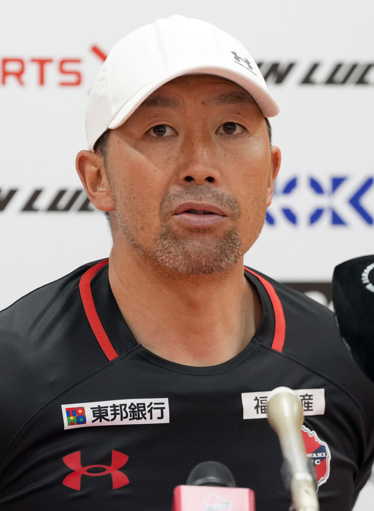 福島対いわき　会見で記者の質問に答えるいわき田村監督（撮影・たえ見朱実）